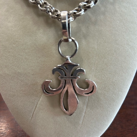Silver Fleur-de-Lis Pendant Necklace with Chunky Chain - Picture 6 of 6